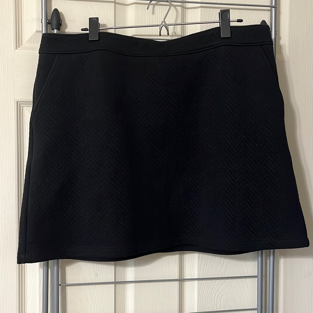 Quilted chevron black LOFT shift mini skirt